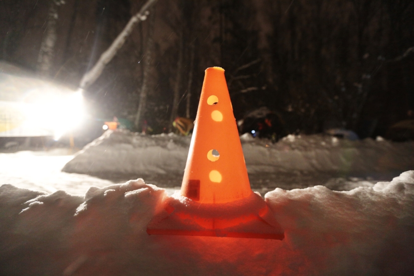 ¡Esquiar! ¡Dale al tipo una pista de esquí, date prisa!