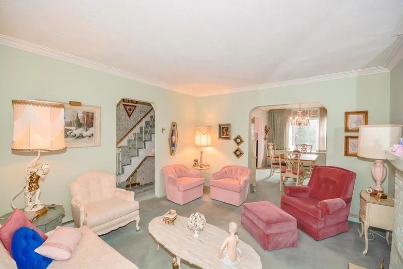 Esta casa no ha cambiado por dentro durante 72 años. Esta casa no ha cambiado por dentro durante 72 años.