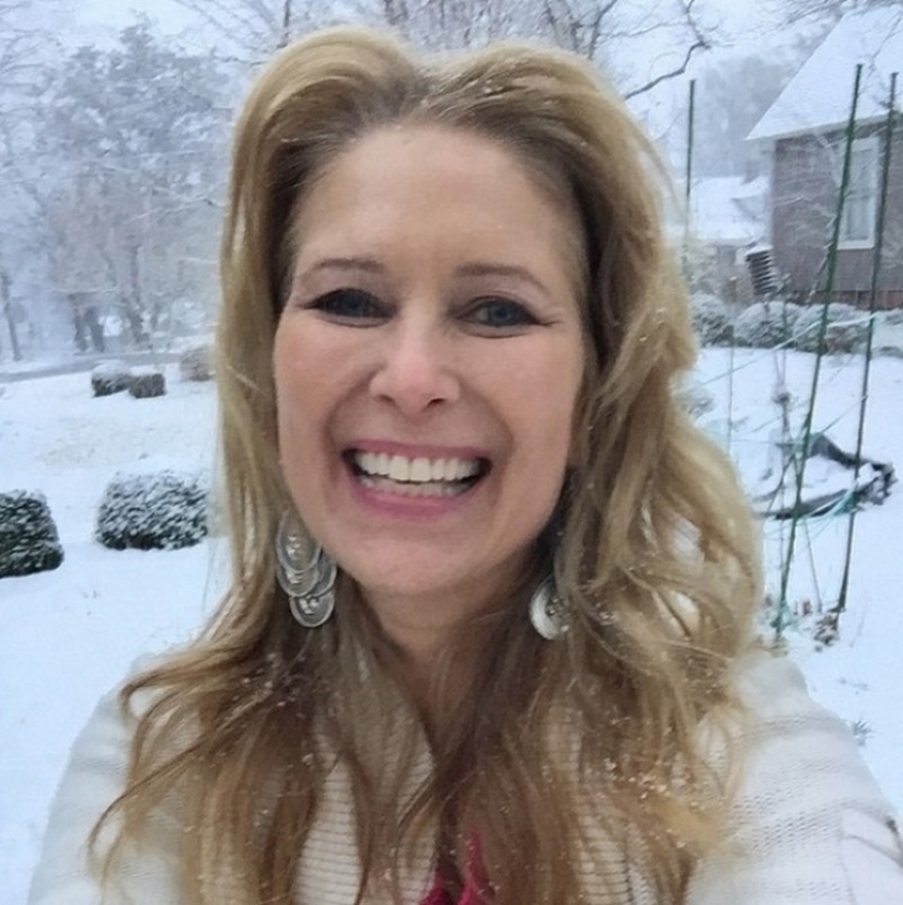 Esta chica vive en EE. UU., tiene un popular vlog de belleza... y tiene 60 años.