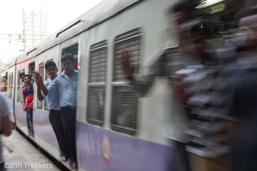 Esta familia vendió su casa y autos para viajar alrededor del mundo. Esta familia vendió su casa y autos para viajar alrededor del mundo.