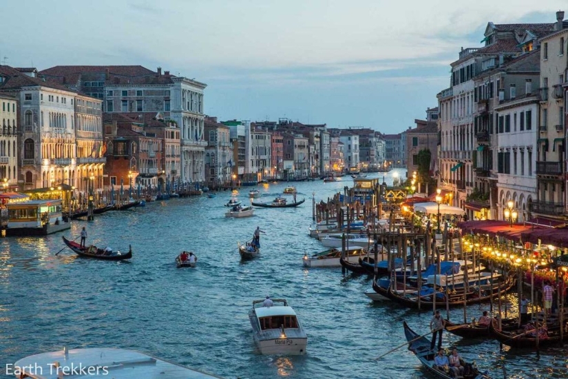 Esta familia vendió su casa y autos para viajar alrededor del mundo. Esta familia vendió su casa y autos para viajar alrededor del mundo.