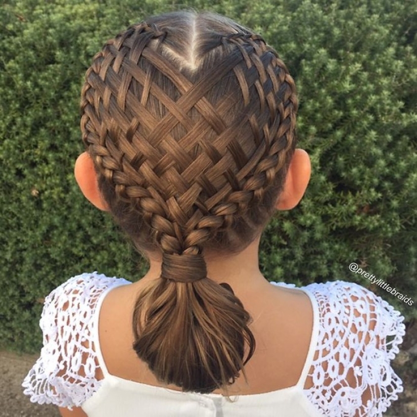 Esta mamá teje las increíbles trenzas de su hija todas las mañanas antes de ir a la escuela Esta mamá teje las increíbles trenzas de su hija todas las mañanas antes de ir a la escuela
