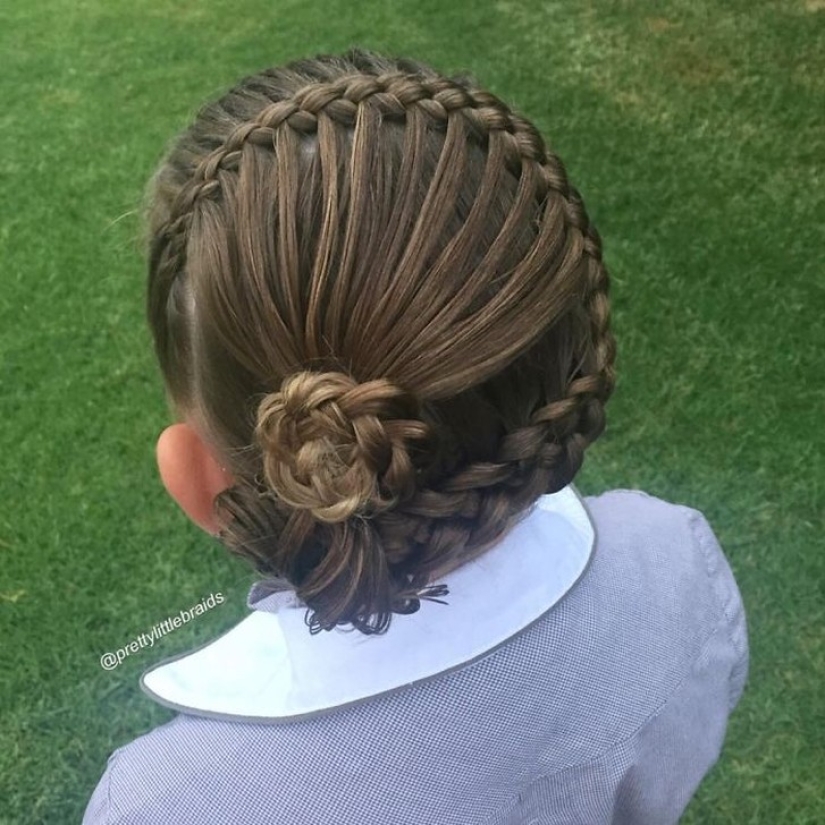 Esta mamá teje las increíbles trenzas de su hija todas las mañanas antes de ir a la escuela Esta mamá teje las increíbles trenzas de su hija todas las mañanas antes de ir a la escuela