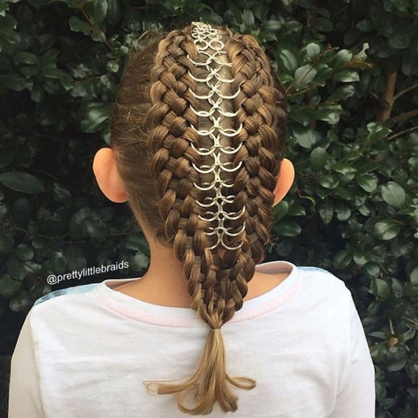 Esta mamá teje las increíbles trenzas de su hija todas las mañanas antes de ir a la escuela Esta mamá teje las increíbles trenzas de su hija todas las mañanas antes de ir a la escuela