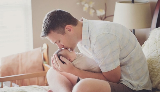 Esta niña tiene un tumor cerebral inoperable, por lo que sus padres le regalaron una sesión de fotos de despedida Esta niña tiene un tumor cerebral inoperable, por lo que sus padres le regalaron una sesión de fotos de despedida