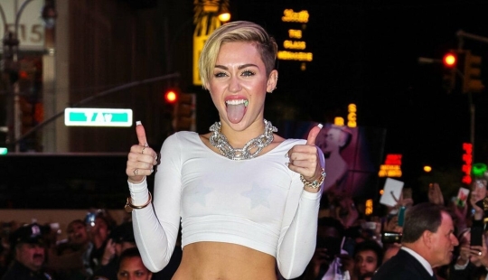 Estas partes del cuerpo de las estrellas se han vuelto más populares que ellas mismas: lo que hizo famosas a Kim Kardashian y Jennifer Lopez