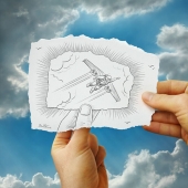 Este artista fusiona sus ilustraciones a lápiz con la fotografía y el efecto es único