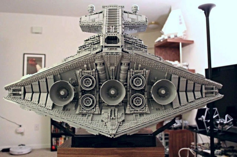 Este hombre construyó una nave espacial de Star Wars con Lego