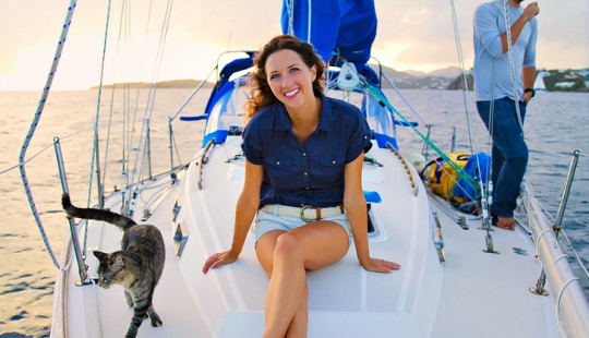 Estos dos dejaron todo y se fueron de viaje, con su gato Estos dos dejaron todo y se fueron de viaje, con su gato