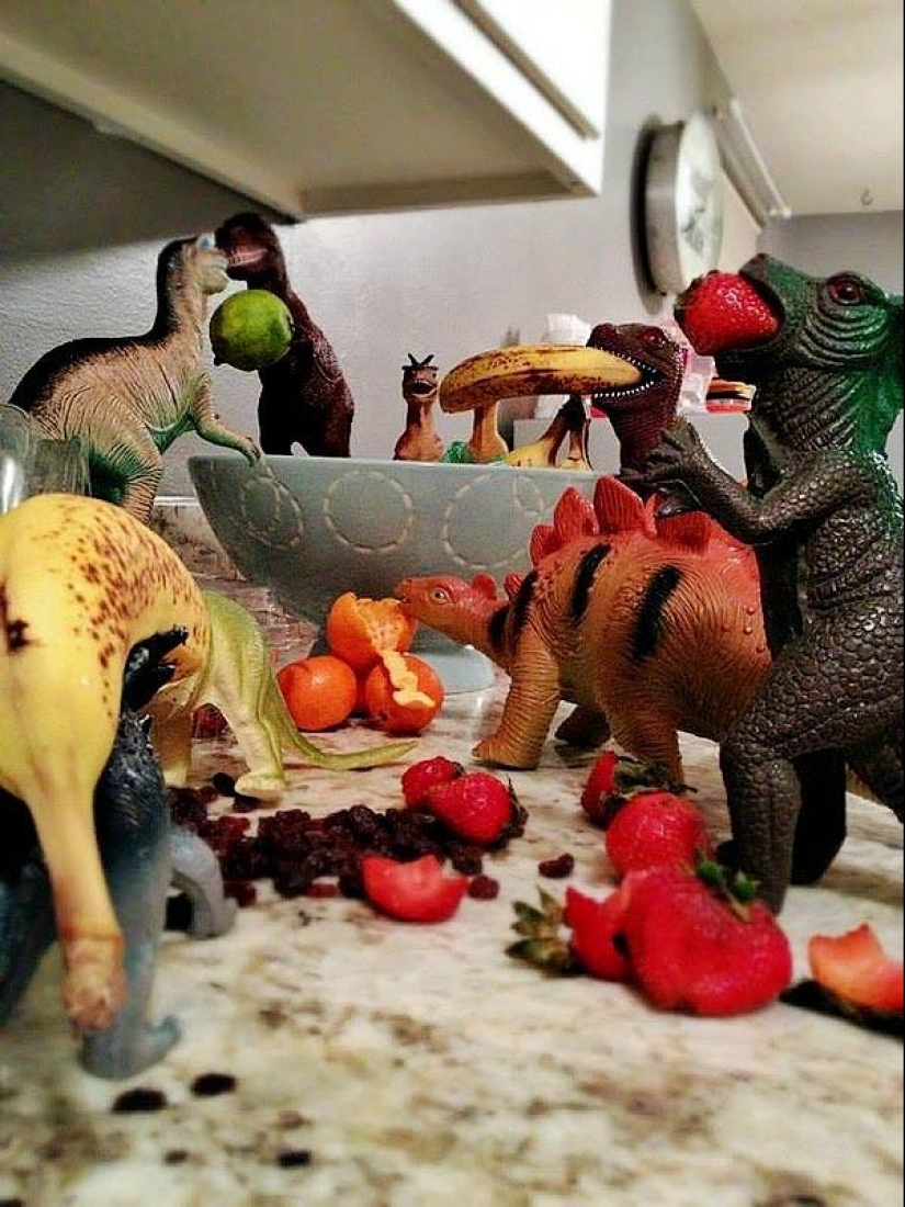 Every night dinosaurs have a row Every night dinosaurs have a row