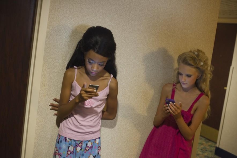 Everyday life of a small participant in children's beauty contests Everyday life of a small participant in children's beauty contests