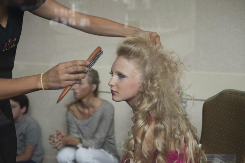 Everyday life of a small participant in children's beauty contests Everyday life of a small participant in children's beauty contests