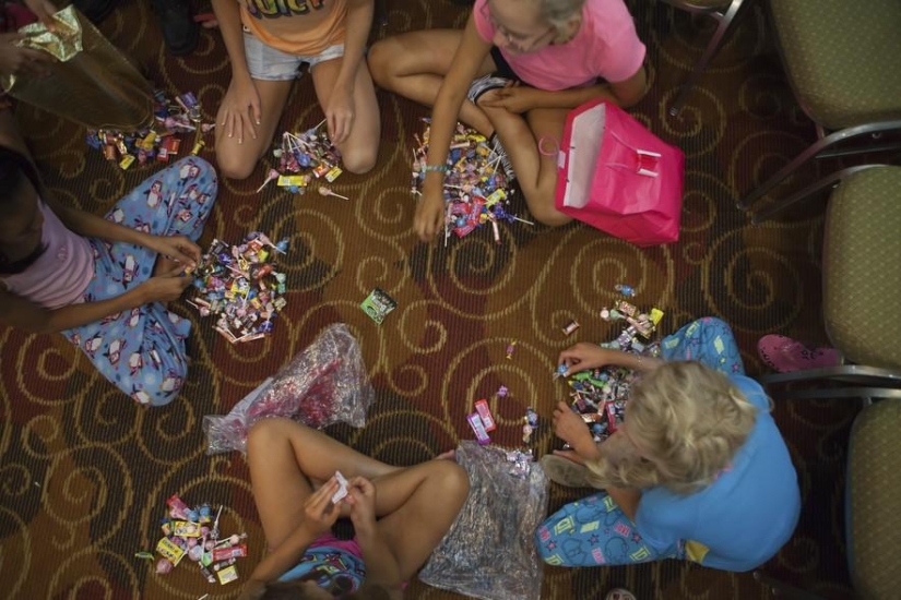 Everyday life of a small participant in children's beauty contests Everyday life of a small participant in children's beauty contests