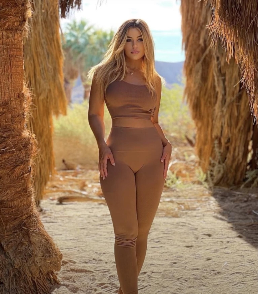 Everyone dreams of her figure: model from Canada - Mercedes Blanche