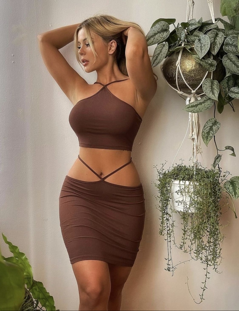 Everyone dreams of her figure: model from Canada - Mercedes Blanche