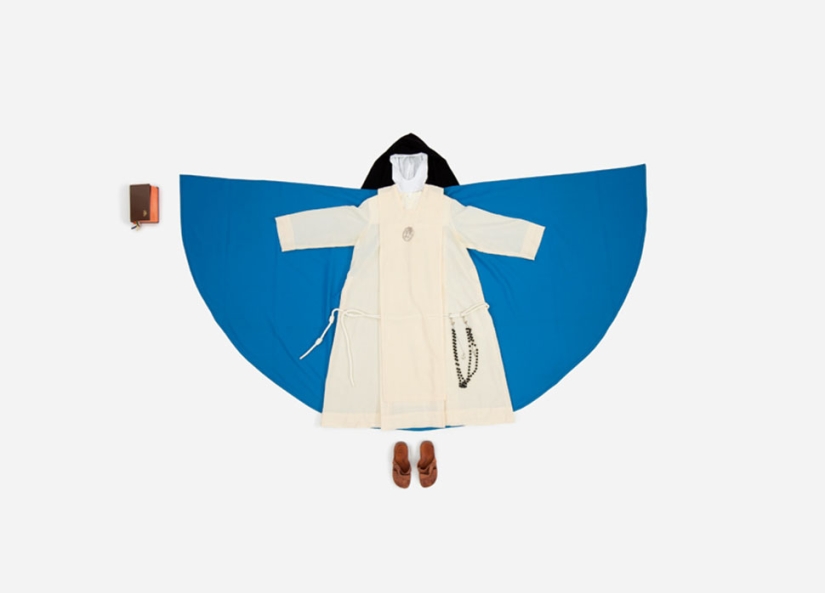 Everything we touch during the day, or what the everyday things of an individual can tell us about