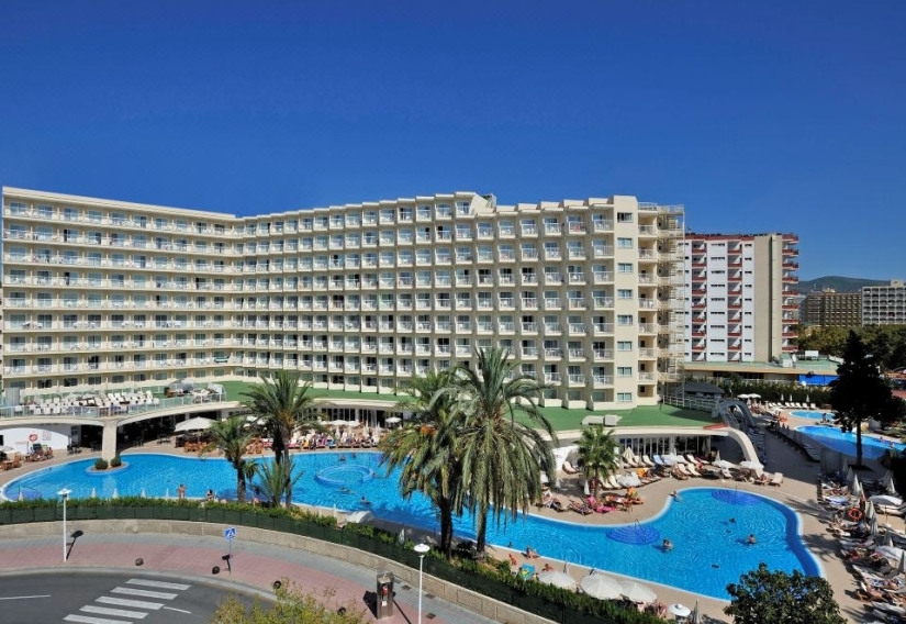 Expensive balconing: Teenage tourists fined thousands of euros for jumping on balconies