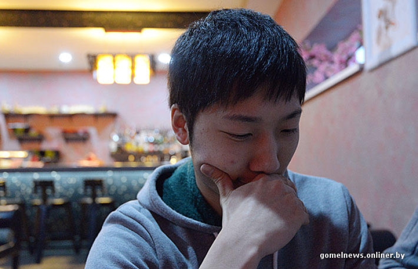 Experimento: un verdadero japonés probó el verdadero sushi Gomel