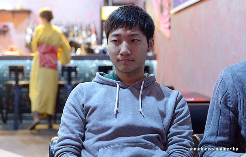 Experimento: un verdadero japonés probó el verdadero sushi Gomel