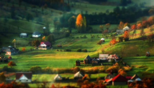 Fabulous autumn photos from Romania taken on camera for just $250