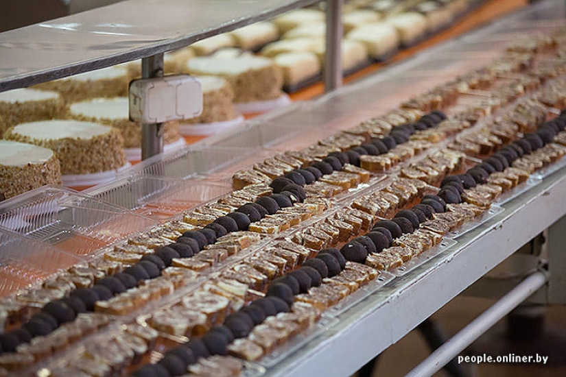 "Fabulous" photo report: how your favorite Soviet cakes are made "Fabulous" photo report: how your favorite Soviet cakes are made