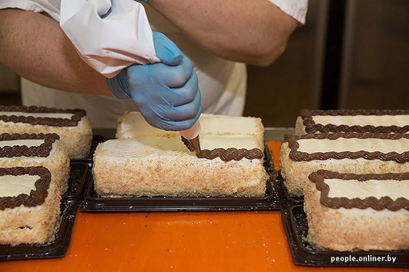 "Fabulous" photo report: how your favorite Soviet cakes are made "Fabulous" photo report: how your favorite Soviet cakes are made