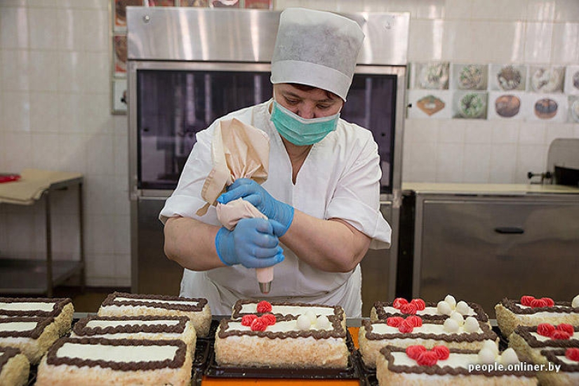 "Fabulous" photo report: how your favorite Soviet cakes are made "Fabulous" photo report: how your favorite Soviet cakes are made