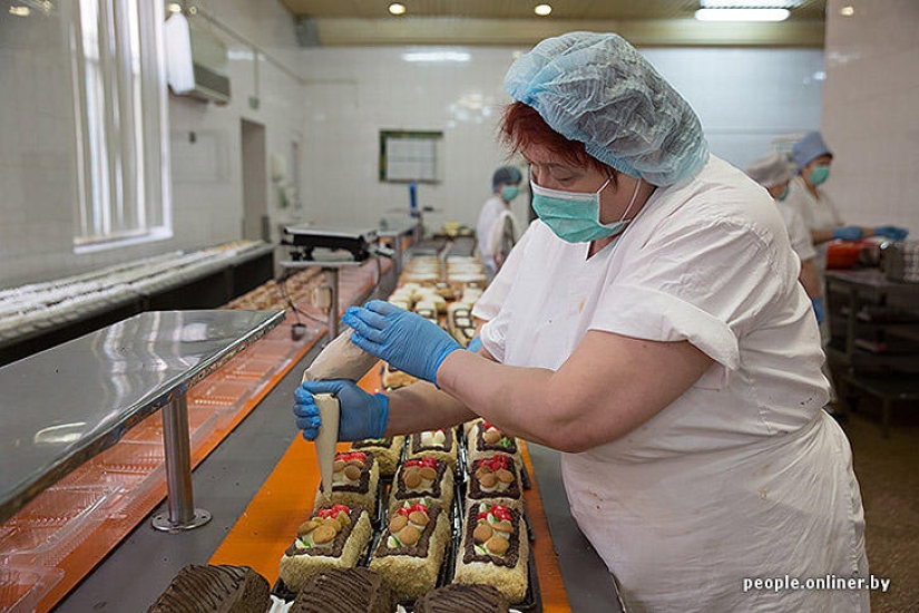 "Fabulous" photo report: how your favorite Soviet cakes are made "Fabulous" photo report: how your favorite Soviet cakes are made