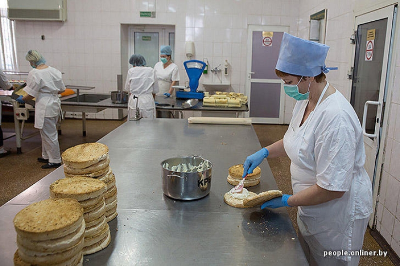 "Fabulous" photo report: how your favorite Soviet cakes are made "Fabulous" photo report: how your favorite Soviet cakes are made
