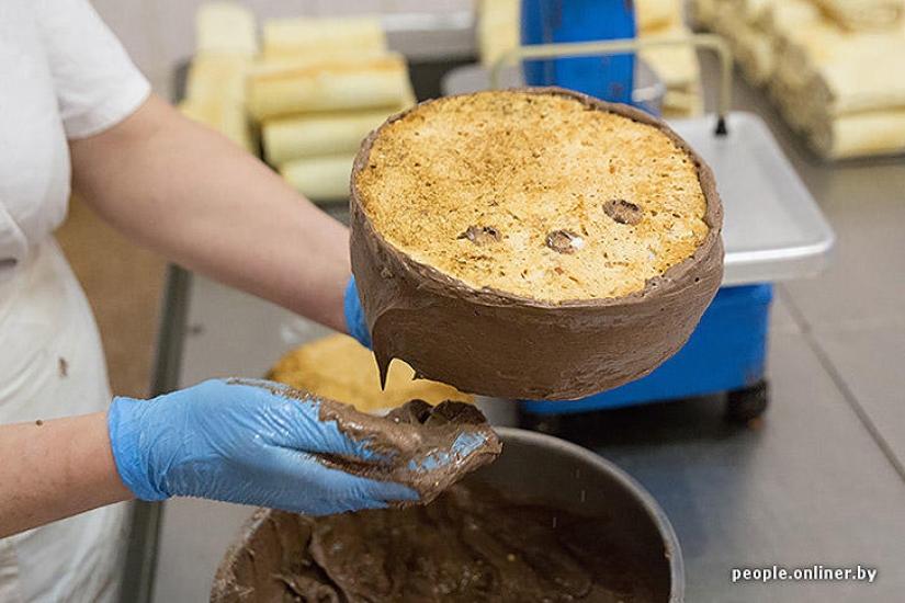 "Fabulous" photo report: how your favorite Soviet cakes are made "Fabulous" photo report: how your favorite Soviet cakes are made