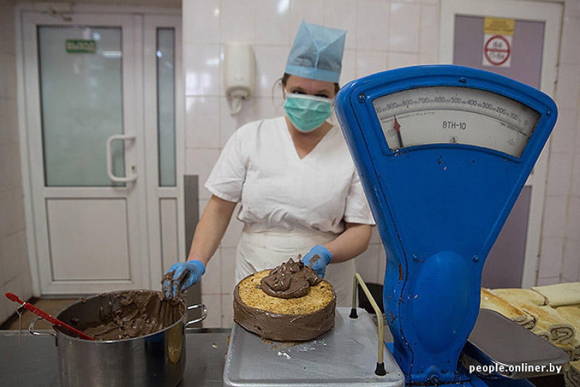 "Fabulous" photo report: how your favorite Soviet cakes are made "Fabulous" photo report: how your favorite Soviet cakes are made