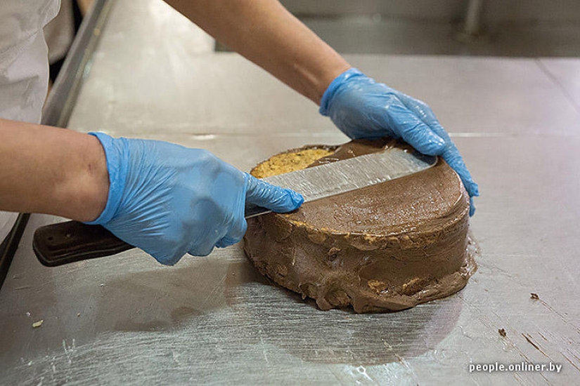 "Fabulous" photo report: how your favorite Soviet cakes are made "Fabulous" photo report: how your favorite Soviet cakes are made