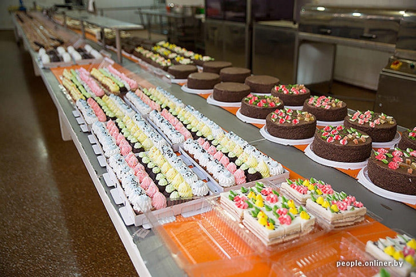 "Fabulous" photo report: how your favorite Soviet cakes are made "Fabulous" photo report: how your favorite Soviet cakes are made