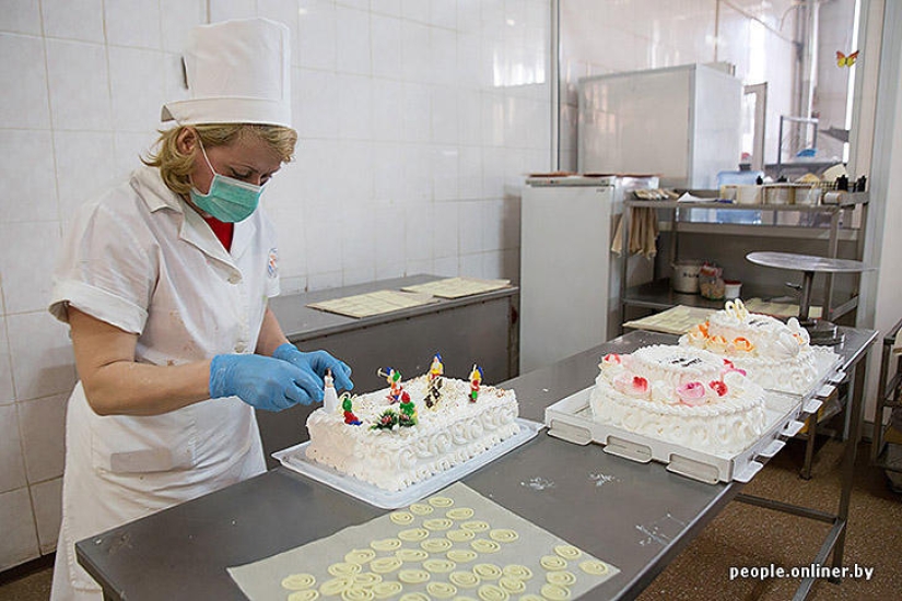 "Fabulous" photo report: how your favorite Soviet cakes are made "Fabulous" photo report: how your favorite Soviet cakes are made