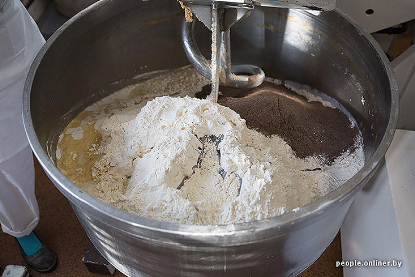 "Fabulous" photo report: how your favorite Soviet cakes are made "Fabulous" photo report: how your favorite Soviet cakes are made