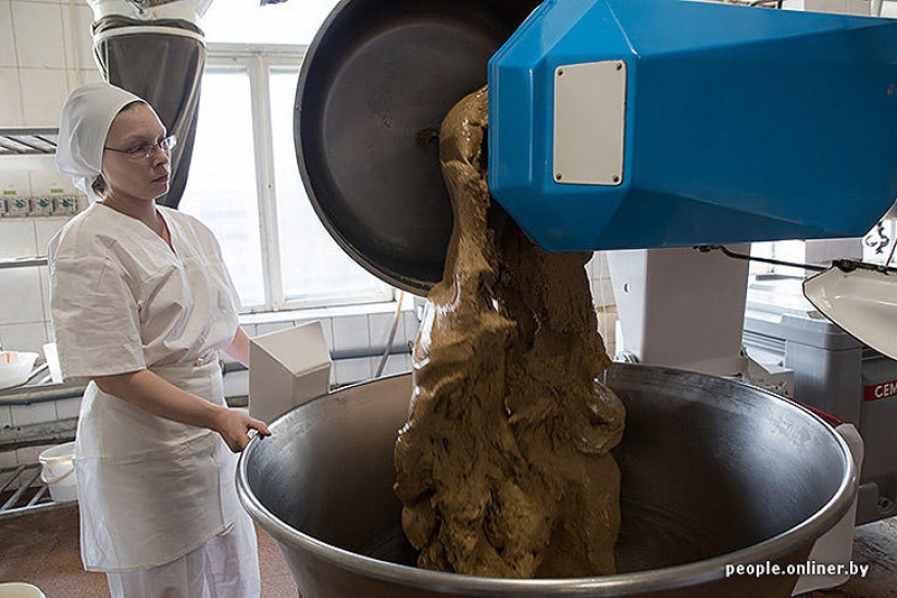 "Fabulous" photo report: how your favorite Soviet cakes are made "Fabulous" photo report: how your favorite Soviet cakes are made