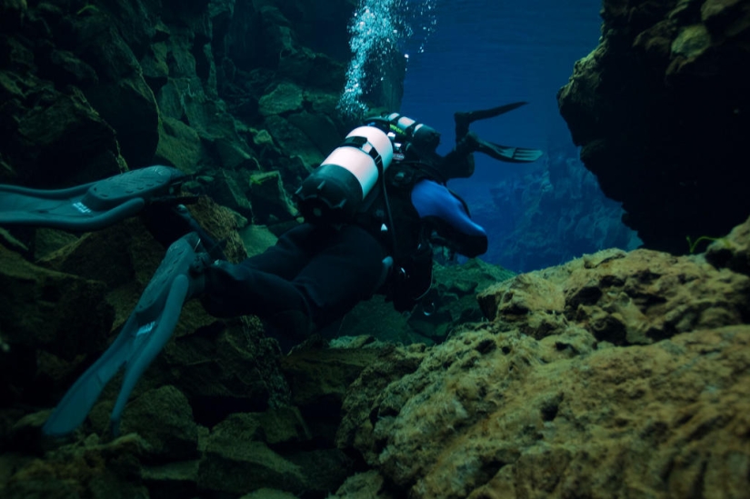 Falla islandesa Silfra - entre dos partes del mundo Falla islandesa Silfra - entre dos partes del mundo