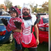 Family contract: how parents and children prepare Halloween costumes together