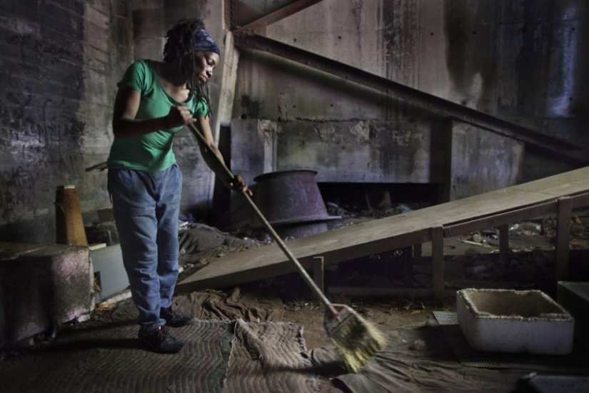 Family relationships of homeless people from the New York subway