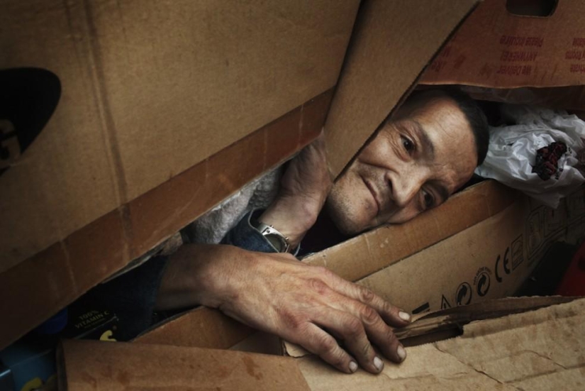 Family relationships of homeless people from the New York subway