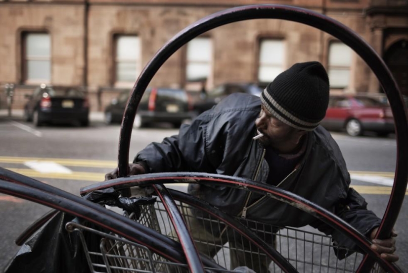Family relationships of homeless people from the New York subway