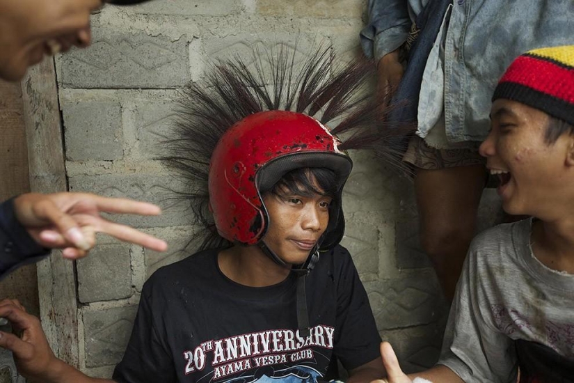 Fans of the legendary Vespa mopeds in Indonesia