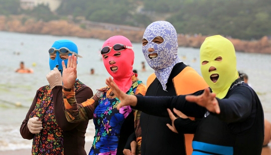 Fashion on Chinese beaches - facekini