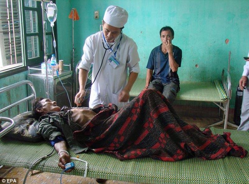 Father and son found in Vietnam hiding in the jungle for 40 years Father and son found in Vietnam hiding in the jungle for 40 years