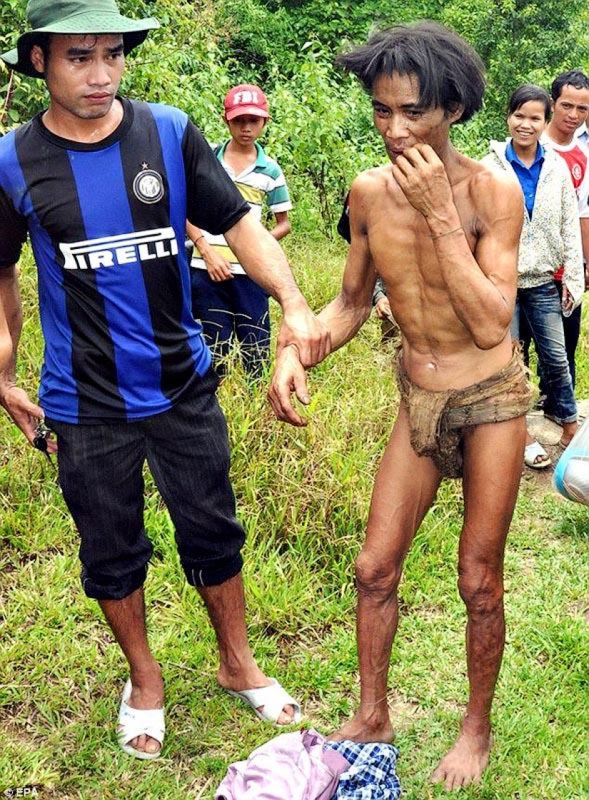 Father and son found in Vietnam hiding in the jungle for 40 years Father and son found in Vietnam hiding in the jungle for 40 years