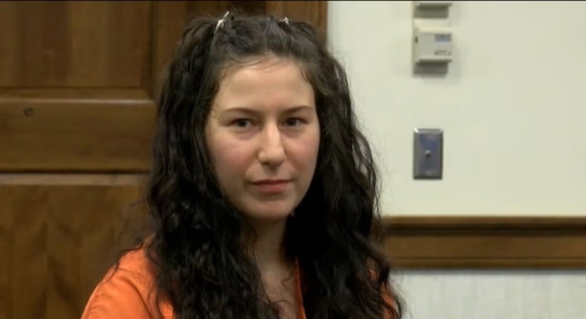 "Female Mantis": American woman killed and beheaded lover during sex