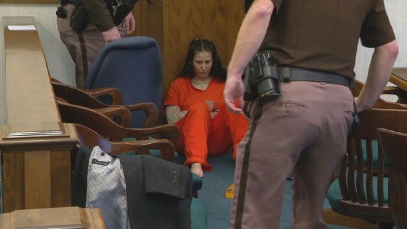 "Female Mantis": American woman killed and beheaded lover during sex