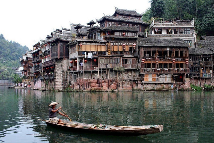 Fenghuang es una de las ciudades más bellas de China