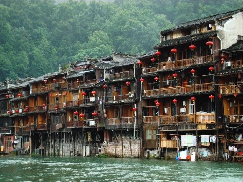 Fenghuang es una de las ciudades más bellas de China