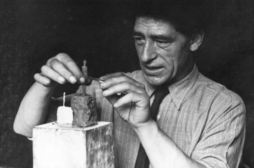 Few would believe that this is the most expensive sculpture in the world: what does the famous "Pointing Man" worth $141,000,000 look like? Few would believe that this is the most expensive sculpture in the world: what does the famous "Pointing Man" worth $141,000,000 look like?